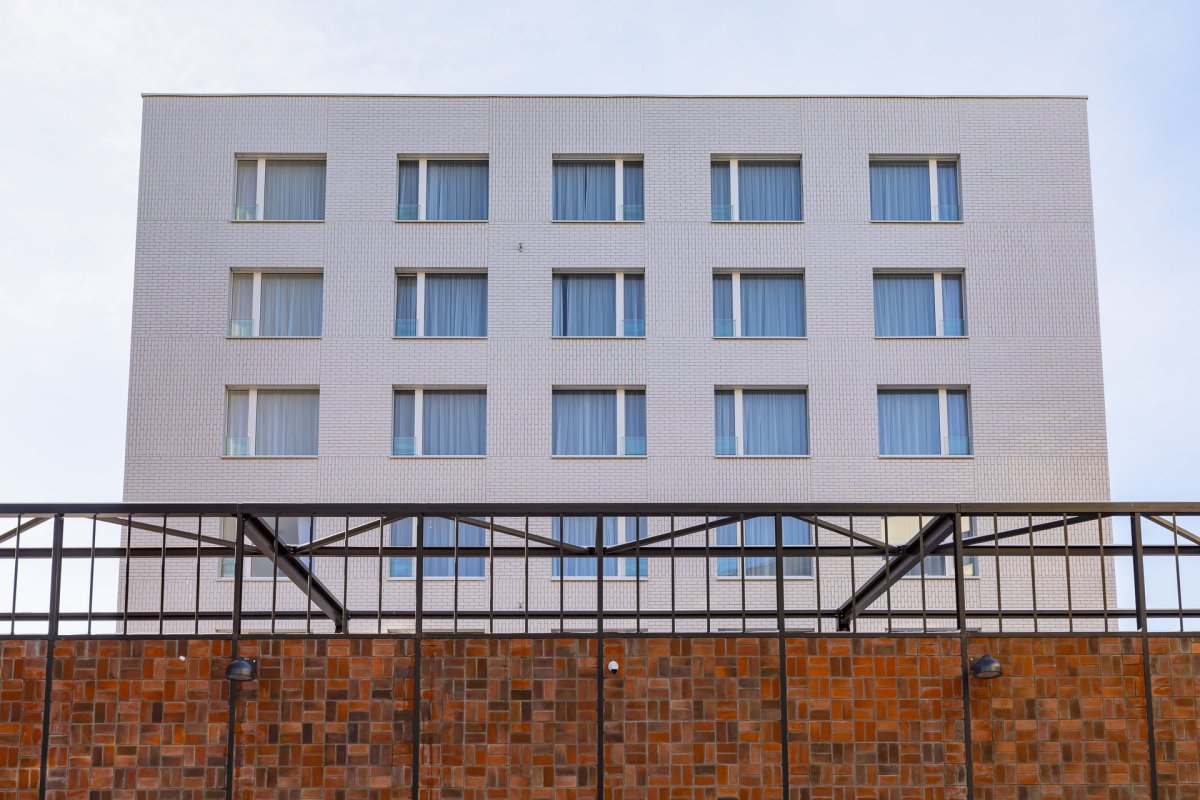 Projekt je vyznačován čistými liniemi (Rezidenční bydlení vzniklo z holešovického brownfieldu; A69 architekti)