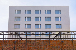 Projekt je vyznačován čistými liniemi (Rezidenční bydlení vzniklo z holešovického brownfieldu; A69 architekti)