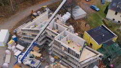 Stavba objektu Challeyott v Harrachově