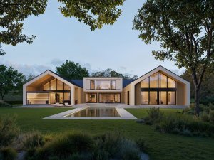 Hotový dům od firmy ELK. Může to být drobná stavba i rozlehlá vila. (ELK – rakouský dodavatel prefabrikovaných dřevostaveb)