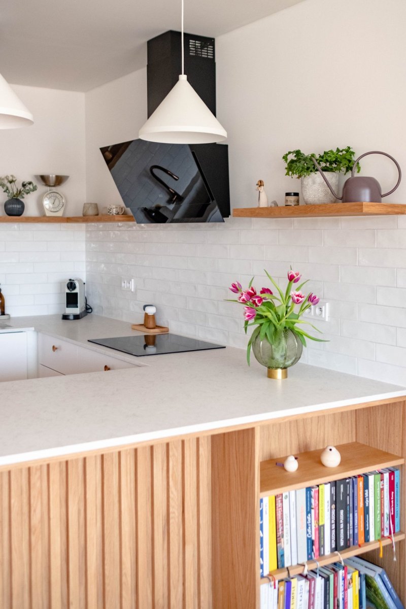 Foodblogerka Kateřina Jašková a architekt Jiří Jašek navrhli útulnou, moderní a zároveň praktickou kuchyň pro svůj byt