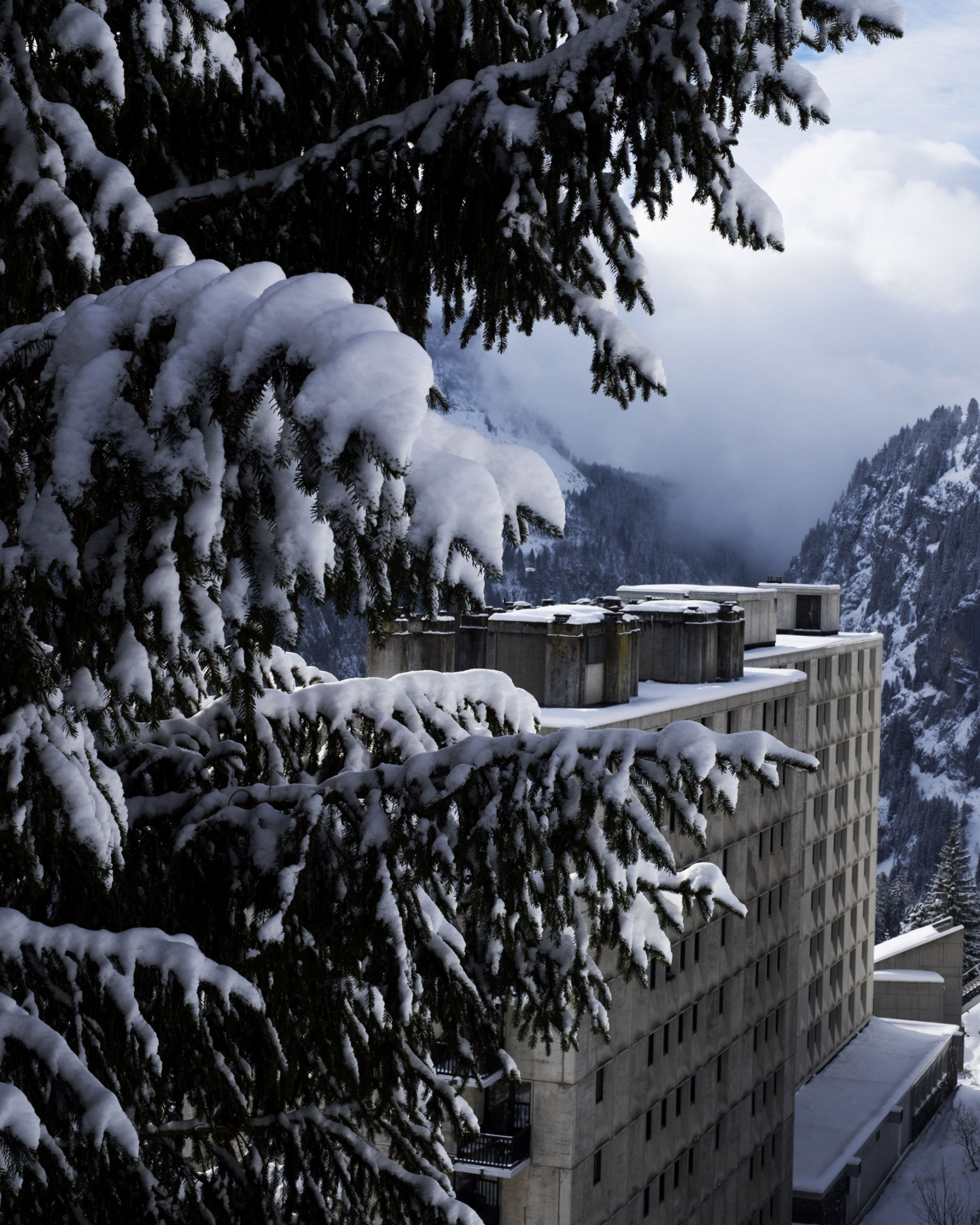 Brutalistní lyžařský rezort Flaine ve Francii, Marcel Breuer © Arthur Fechoz