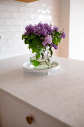 Foodblogerka Kateřina Jašková a architekt Jiří Jašek navrhli útulnou, moderní a zároveň praktickou kuchyň pro svůj byt