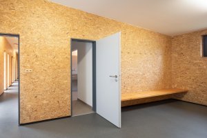 Přestavba zázemí fotbalového týmu TJ Vlčovice-Mniší, Kamil Mrva Architects