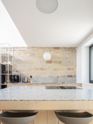 Architekt Marián Gombarček navrhl rekonstrukci rodinného domu v Bratislavě