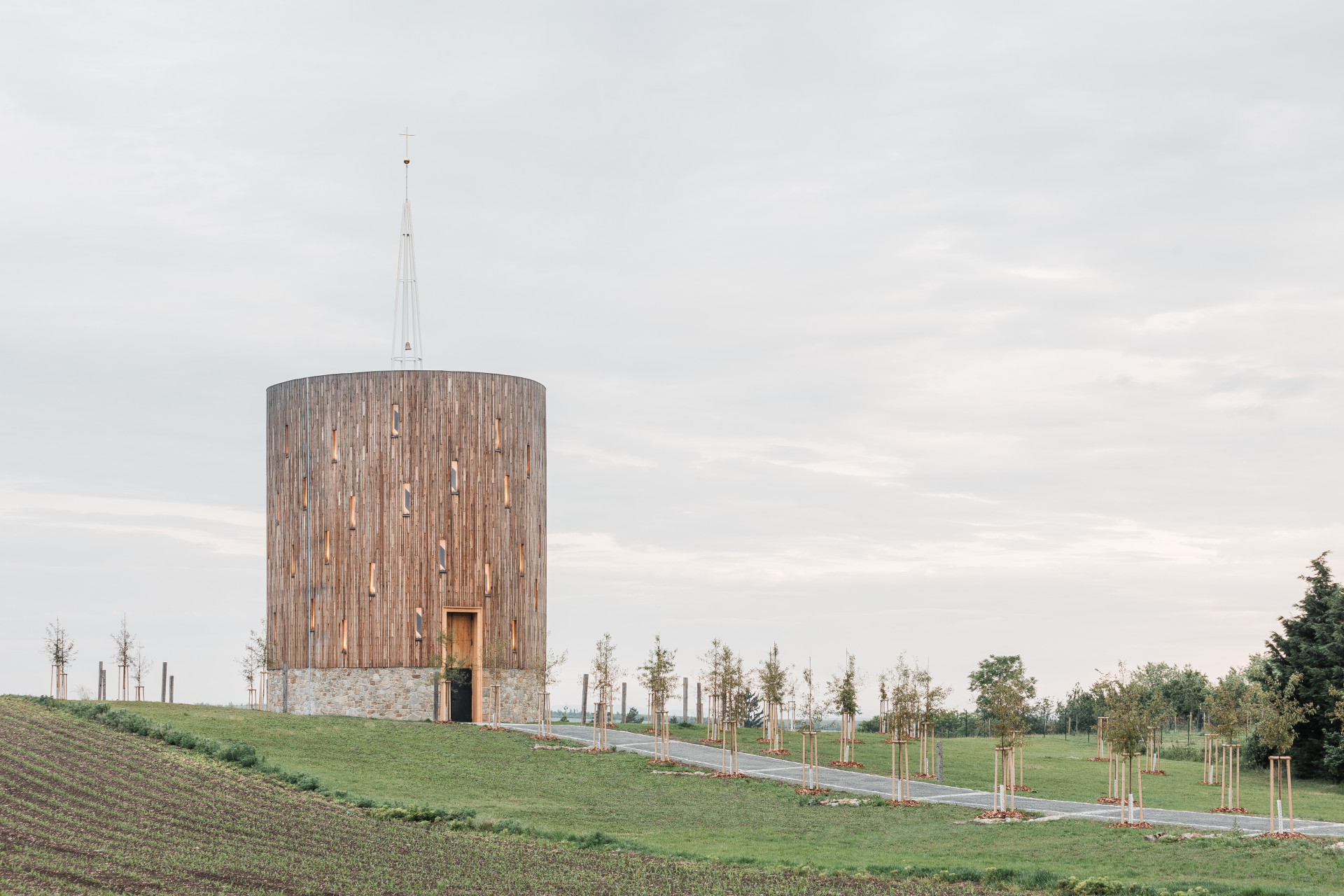 Kapli navrhl architekt Jan Říčný ze studia RCNSK. Začal ještě jako student, dokončená byla až po dvanácti letech. Slouží věřícícm v obci Nesvačilka u Brna, z níž vzniklo skoro poutní místo - tisíce lidí se sem jezdí na kapli dívat.