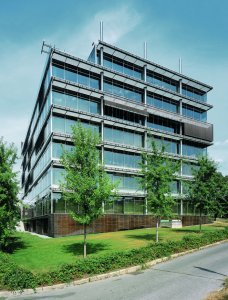 2001 – Muzo centrum v Praze, D3A.

Další česká realizace se na shortlist probojovala o pět let později. Tentokrát se jednalo o MUZO centrum v pražských Strašnicích od ateliéru D3A. Trojice architektů Stanislav Fiala, Tomáš Prouza a Jaroslav Zima zde realizovala budovu centrály systému magnetických platebních karet, která se měla přizpůsobit místnímu okolí.
