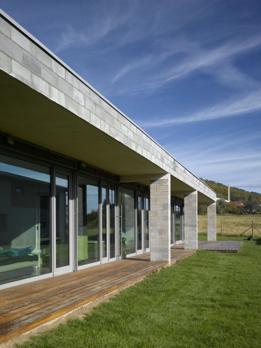 ARCHTEAM, Dům v betonu – foto