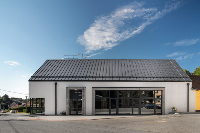 Kulturní dům v Olšanech na Brněnsku od studia Laplan