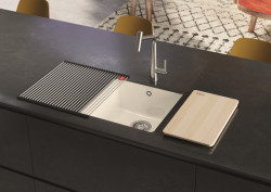 Dřez Franke KubusX v barvě Glacier (včetně příslušenství)