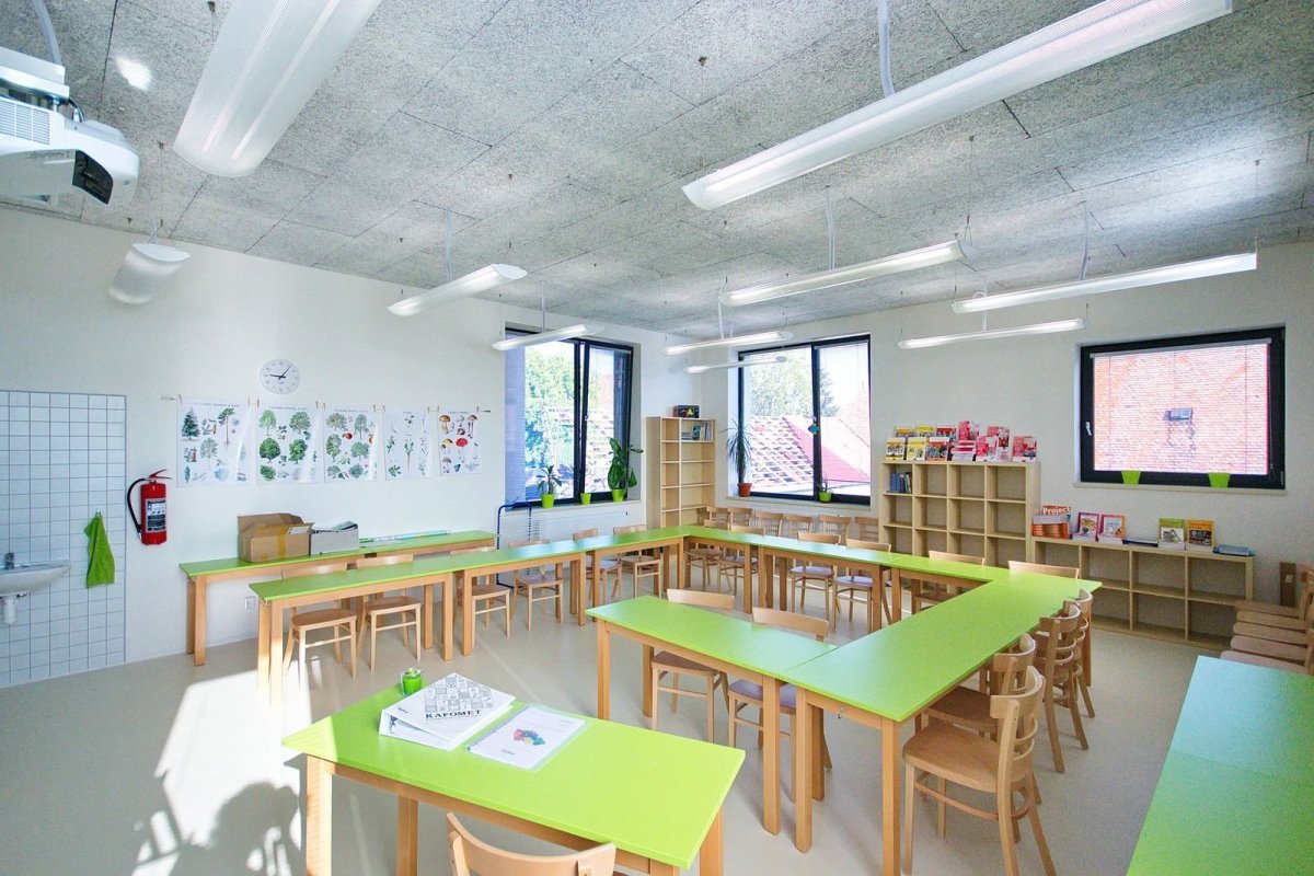 Architekt Ondřej Tuček, Přístavba a rekonstrukce obecní školy Hovorčovice – foto