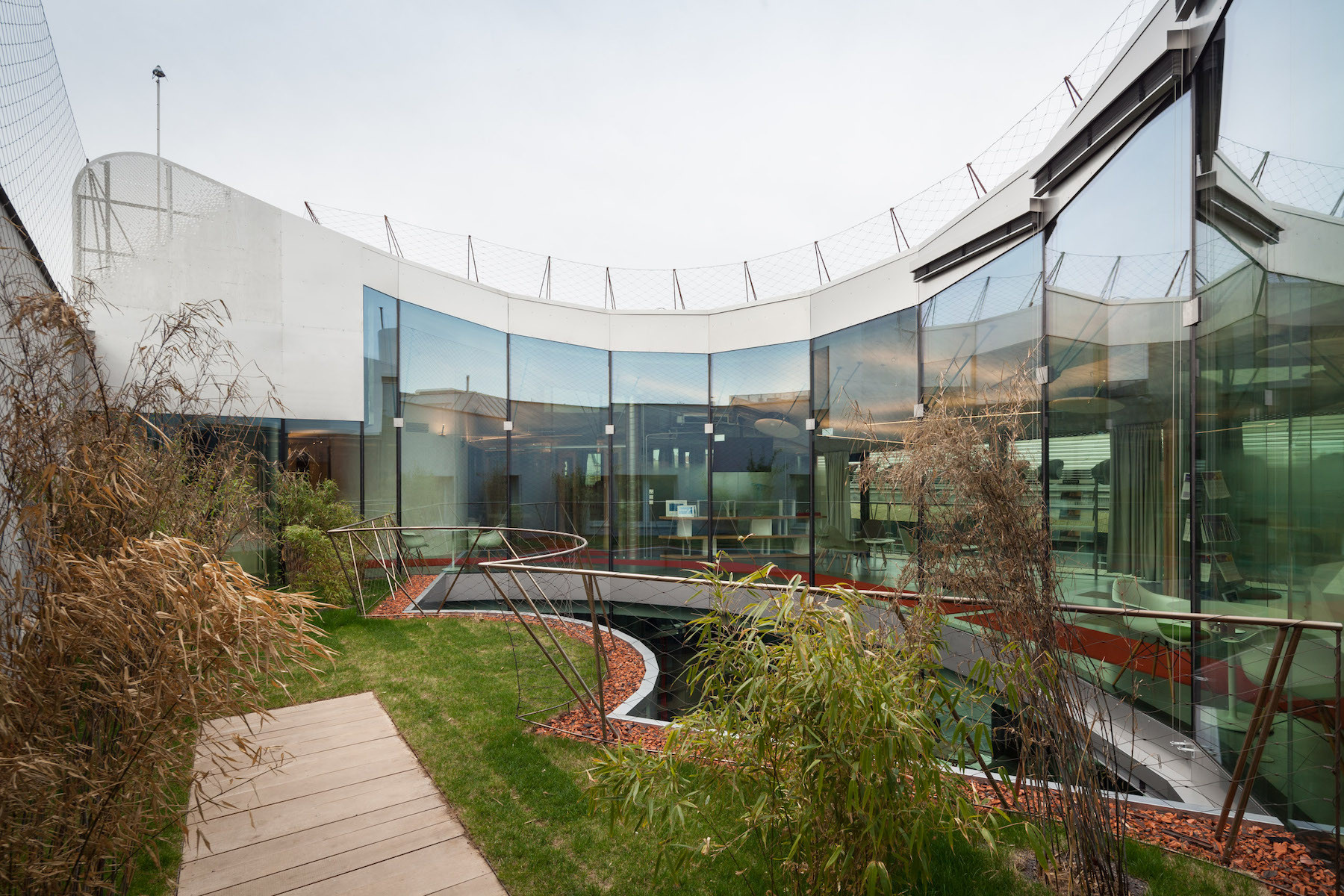 Střešní zahrada Paláce Špork podle návrhu Stanislava Fialy.