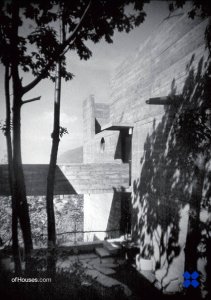 V návrhu rodinného domu Casa Rotalinti se projevuje inspirace evropským modernismem a zejména Le Corbusierem, kterého Galfetti obdivoval.