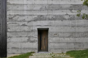 Beton litý po vrstvách (Sídlo a showroom Janošík, Jakub Janošík)