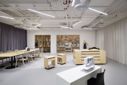 ...i dílna na šití kostýmů. (Kanceláře firmy SCS Software, studio Perspektiv)