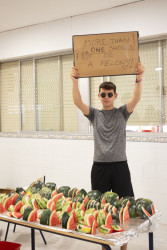 Stravování na EASA je tábornické a skromné.