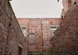 ASSEMBLE, renovace čtyř ulic v Granby Street, typický pohled na jeden z opuštěných domů, foto