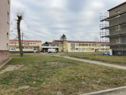 Nadace Proměny Karla Komárka vyhlašuje výzvu k obnově parku před Základní školou U Červených domků v Hodoníně