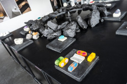 Na fakultě architektury ČVUT v Praze probíhá výstava ateliérových prací. Navštívit ji je možné do 7. února 2025.