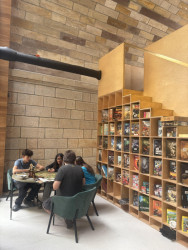 V létě tu měla své dočasné působiště městská knihovna, která sem lákala hráče deskových her.