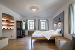 Pohled do ložnice (Rekonstrukce chalupy Borová Lada; Studio Plyš)