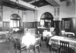 Součástí lázní byla i restaurace.