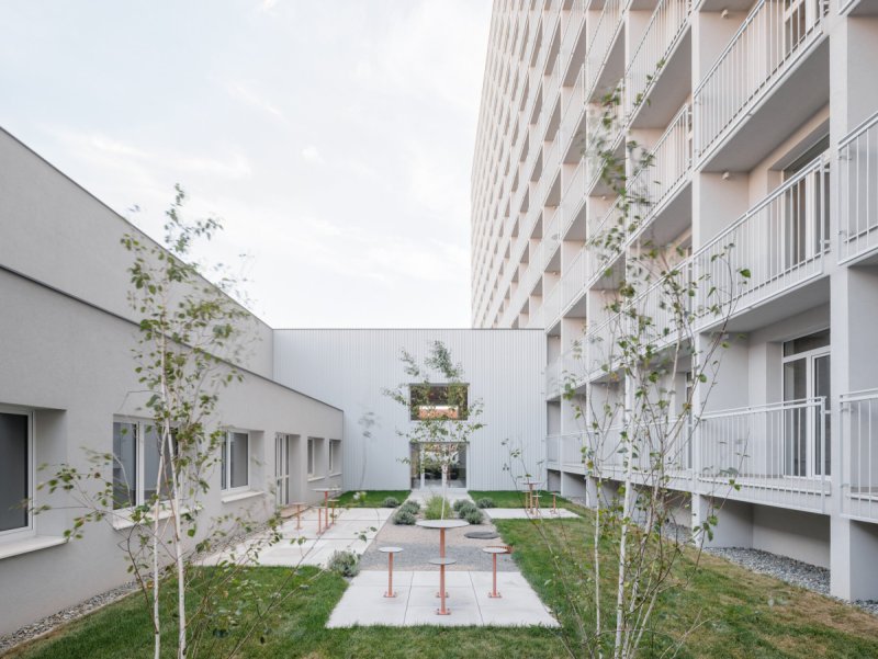Dvorek (Rekonstrukce ubytovny v Košicích; Atrium Architekti)
