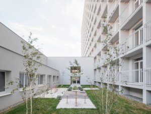 Dvorek (Rekonstrukce ubytovny v Košicích; Atrium Architekti)
