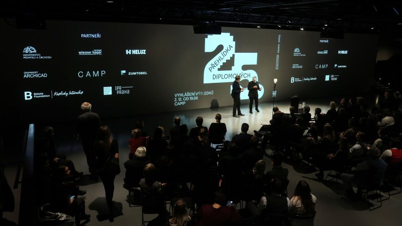 Z vyhlášení loňského ročníku v pražském CAMPu 2. prosince 2024.  Zvítězila Justýna Kaislerová.