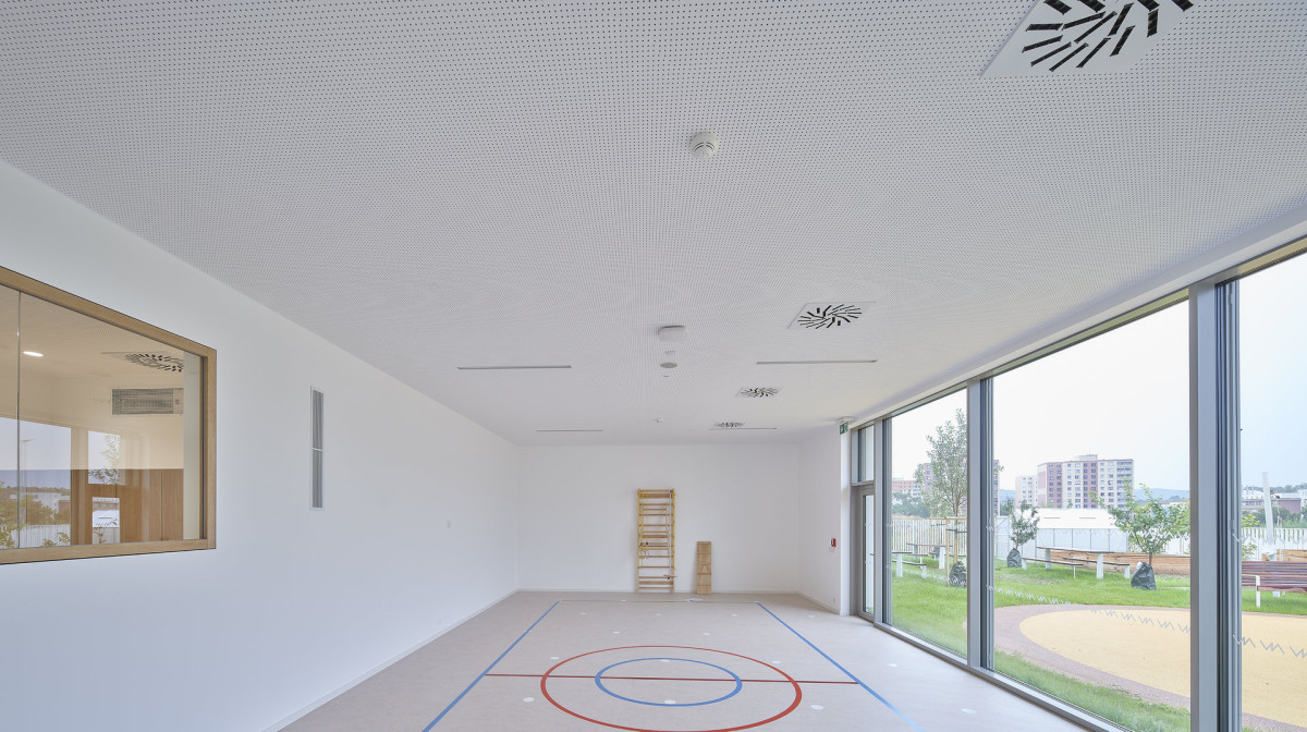 Nová škola od studia OVA architekti je v Berouně. (Nová škola Via v Berouně; OVA )
