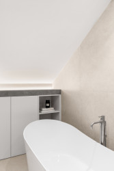 Interiér bytu v Praze na Vinohradech od studia BekArch