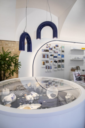 Na Pražském hradě se letos otevřel nový Design Shop podle návrhu designéra Miroslava Nachlingera. (Design Shop Pražského hradu; Miroslav Nachlinger)