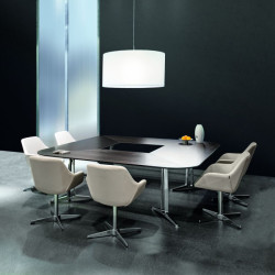 Stůl skill umožňuje velké množství stolových konfigurací.