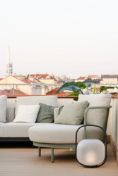 Na terases s výhledem na Prahu (Rekonstrukce bytu na Vinohradech, Obliqo )