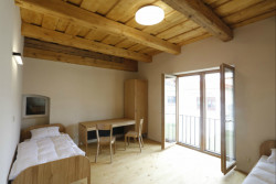 Úprava bývalé fary ve Chvalšinách na zařízení pro  pobyty osob s poruchami autistického spektra, 4DS