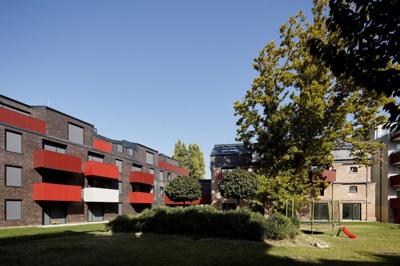 Studio T2.a Architects proměnilo cihlovou budovu mlýnů na okraji Budapešti na moderní loftové byty