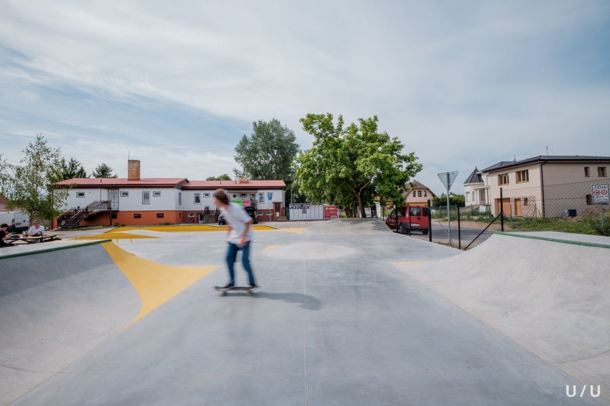 Skatepark Jeneč, U/U studio: V budoucnu by zde mohl přibýt pumptrack či oragnická rampa, označovaná skejťáckou terminologií jako „bazén.“.