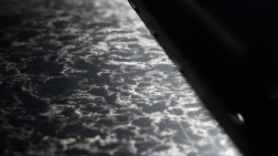 Skenování povrchu tvrzeného kamene TechniStone®, proces jehož výsledkem je hotový 3D model materiálu. (Pearl Lava, TechniStone®).