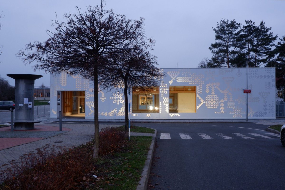 Obecní dům a radnice v Ďáblicích, A.LT Architekti