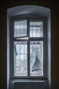 ... Jako dospívající jsem pak v této budově byl u odvodu a to hlavní, co si pamatuji, jsou především mříže v oknech...
