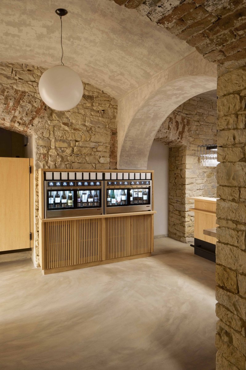 Interiér vinárny WineList od studia Collarch
