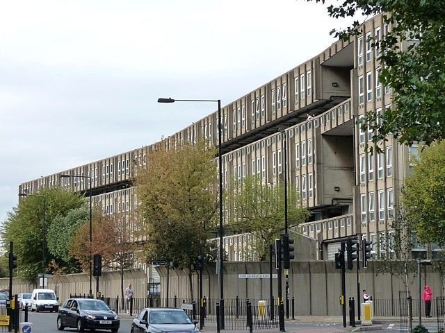 Rodin Hood Gardens, Alison a Peter Smithsonovi