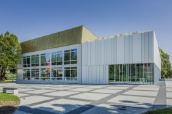 Rekonstrukce univerzitní auly v Praze od studia DRNH & Jana Čejky