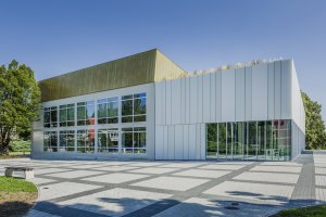 Rekonstrukce univerzitní auly v Praze od studia DRNH & Jana Čejky