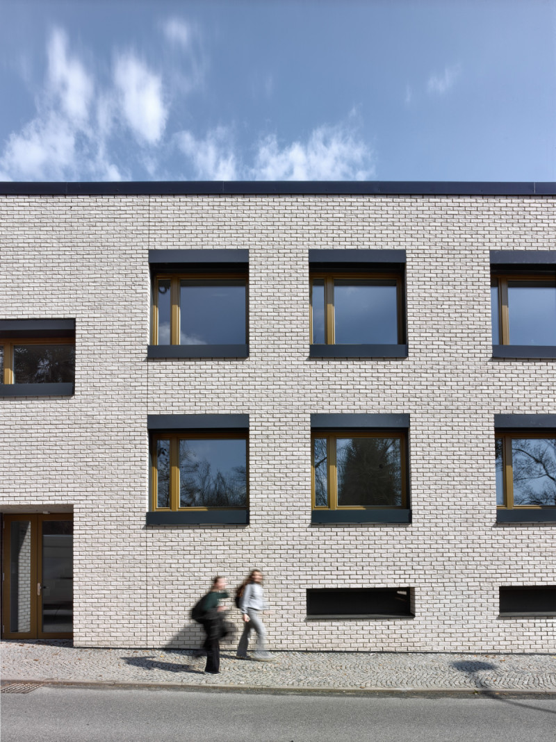 Bytový dům Komenského v Lysé nad Labem od Stempel Tesař architekti