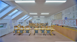 Akustické řešení Rigips v učebnách a školkách (na obrázku ZŠ Komárov)