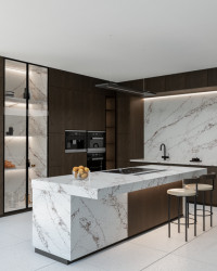 Společnost Technistone představuje nové dekory tvrzeného kamene inspirované luxusním mramorem: na obrázku dekor Bronze Coast