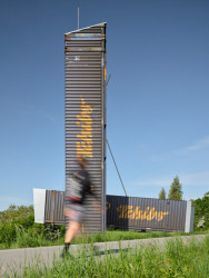 Cíle cest je projekt města Litomyšl. Jsou to drobné intervence do krajiny od architektů. (Rozhledna na Litomyšl, atelier-r)