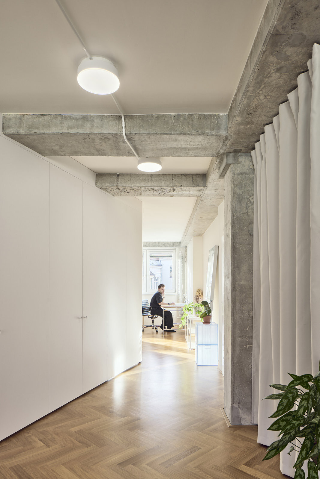 Diagonálně vložený blok (Byt bez příček; RDTH architekti)