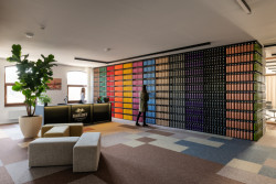 Firemní prodejna (Rekonstrukce přádelny v Kežmarku; BEEF Architekti)